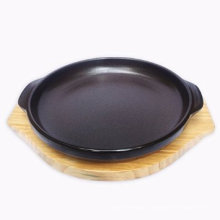 cast iron sizzling plate with wooden bear